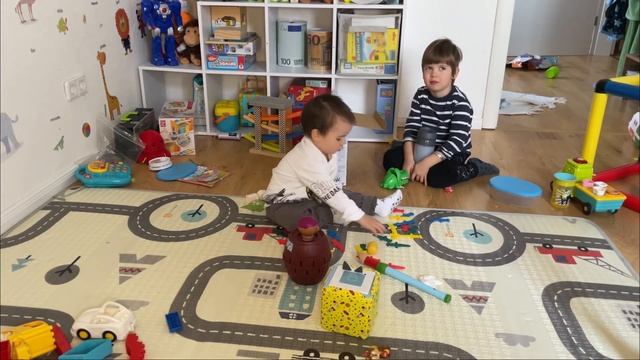 День с детьми. Готовим завтрак. Покупка детских книг tiptoi смотреть онлайн