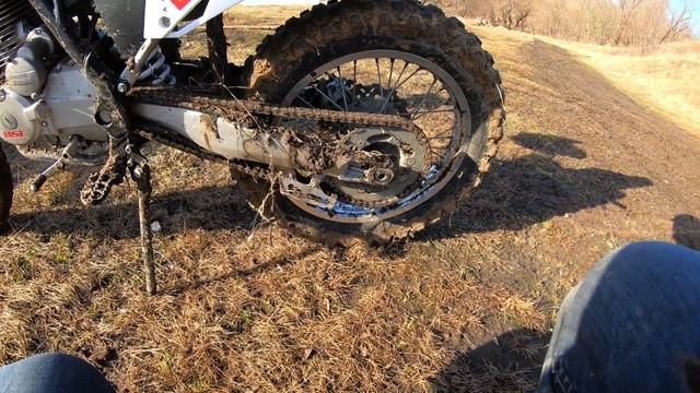 BSE J1 vs Honda CR125R.Катаем) смотреть онлайн