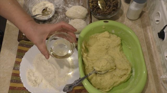 КАРТОФЕЛЬНЫЕ ЗРАЗЫ С ФАРШЕМ И ГРИБАМИ смотреть онлайн