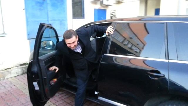 Как поменять аккумулятор в Фольксваген Туарег 2 часть смотреть онлайн