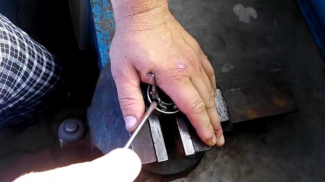 Как извлечь шарики из подшипника без специального инструмента смотреть онлайн