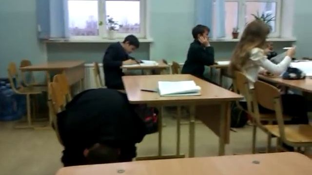 Как нужно учить стих на уроке за пять минут! смотреть онлайн