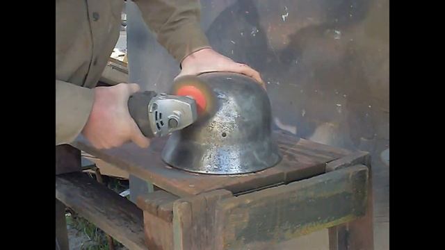 Чистка немецкой каски методом электролиза смотреть онлайн