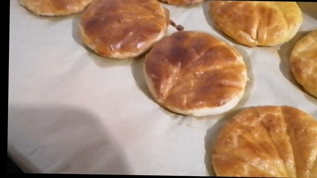РАКУШКИ ИЗ СЛОЁНОГО ТЕСТА. ХОЛОДЕЦ ИЗ КАЛТЫКА. смотреть онлайн