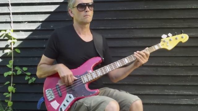 L359 Groovy fingerstyle bass i D with doublestops смотреть онлайн