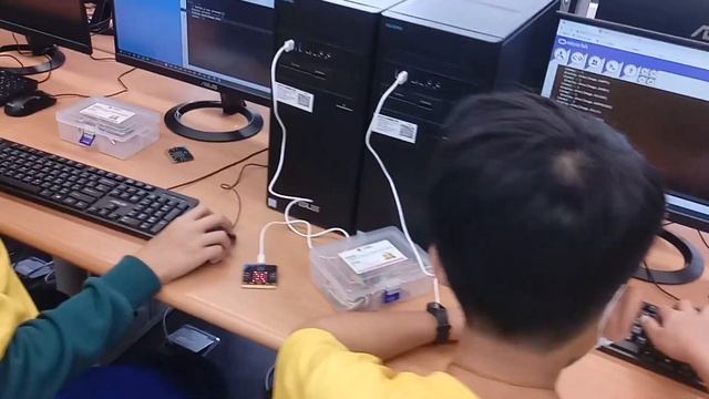 Coding microbits by Python editor смотреть онлайн