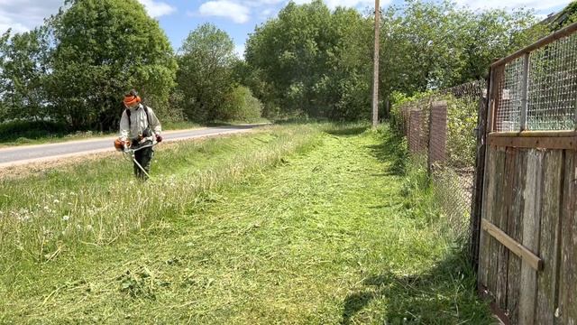 Штиль ФС 460 C-EM косит траву / Stihl FS 460 C-EM cutting down grass смотреть онлайн