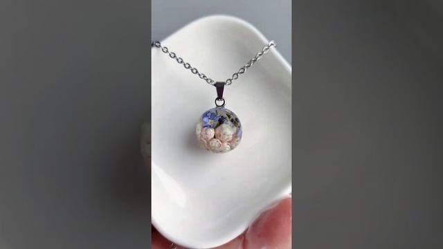Кулон с натуральными незабудками и озотамнусом смотреть онлайн