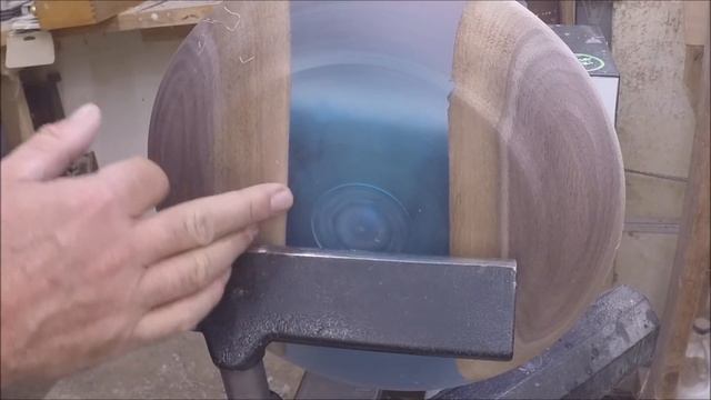 Green Resin and Walnut - River plate смотреть онлайн