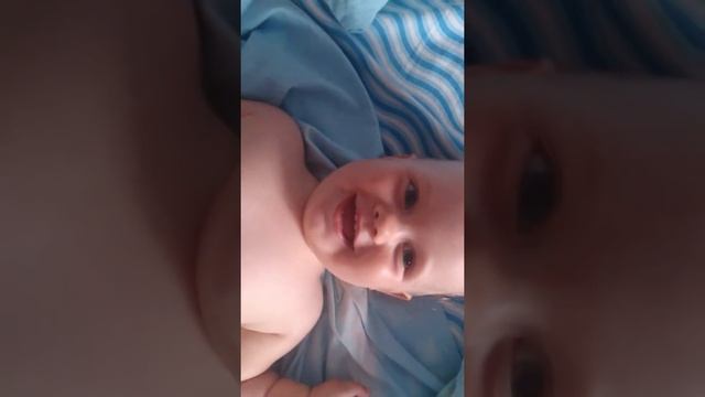 Ребенок смеется хохочет угорает смотреть онлайн