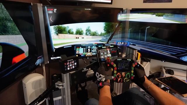Je visite le SETUP SIM RACING d'un abonné (il est sur une autre planète) смотреть онлайн