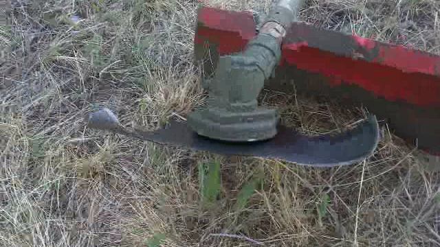 Я в шоке!!! Это не триммер а мотор для лодки ?. Косари 80 уровня.