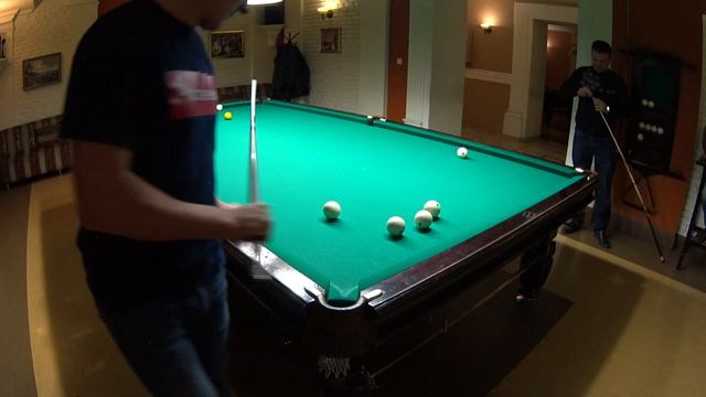 Партия в омку между Александром и Борисом в русском бильярде