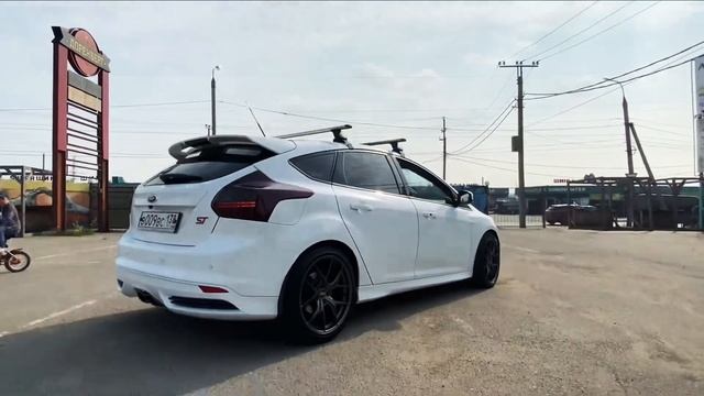 Ford Focus ST смотреть онлайн