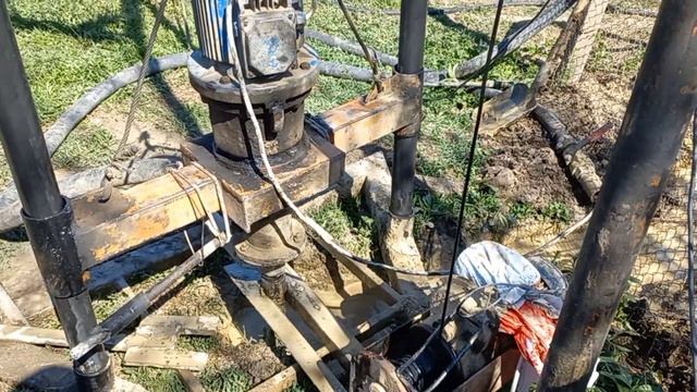 Бурим скважину одинокой Бабушке смотреть онлайн