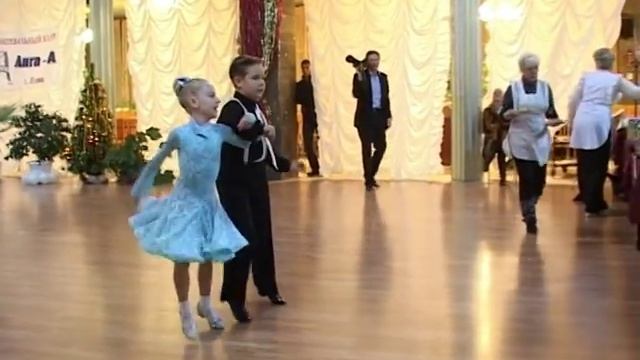 Танцуют дети. Бальные танцы Лига-А Ялта Новый год 2013 смотреть онлайн