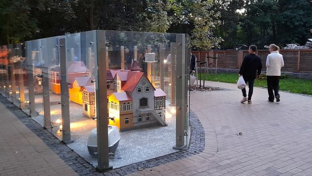 Зеленоградск вечерний. Не московский Арбат, но всё же. Из серии "Туристу на заметку" смотреть онлайн