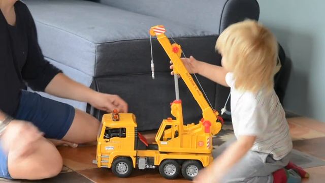 Машинки. Bruder crane. автокран Bruder MAN распаковка. смотреть онлайн