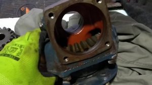 Ремонт японского мини трактора. Замена сальников, подшипников на бортовых Kubota B1-17