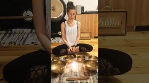 Йога нидра под звуки поющих чаш