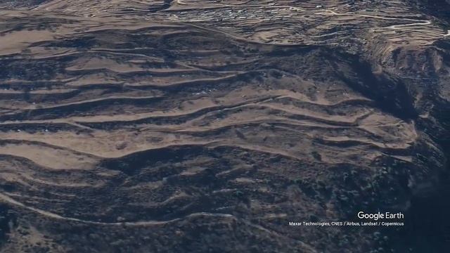 Здесь люди просили о помощи смотреть онлайн