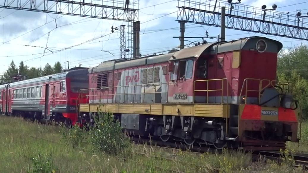 Тепловоз ЧМЭ3-2524 с буксируемым электропоездом ЭД9М на станции Нижний Новгород Сортировочный смотреть онлайн