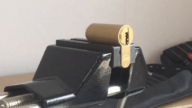 Замочный мастер Иваново Вскрытие дверного замка JIC