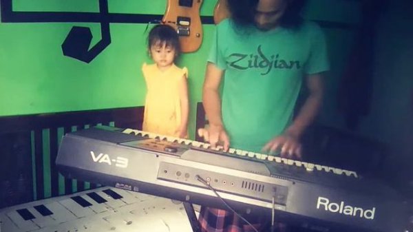 Testing keyboard Roland VA3