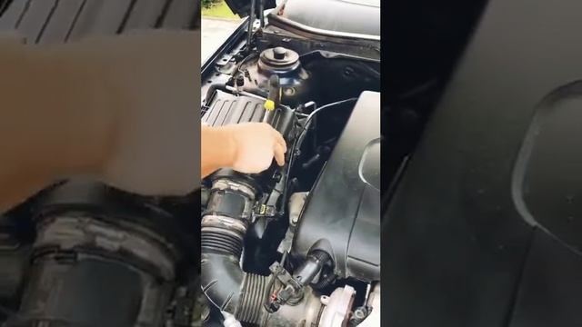 Заміна повітряного фільтра на автомобілі Opel Insignia