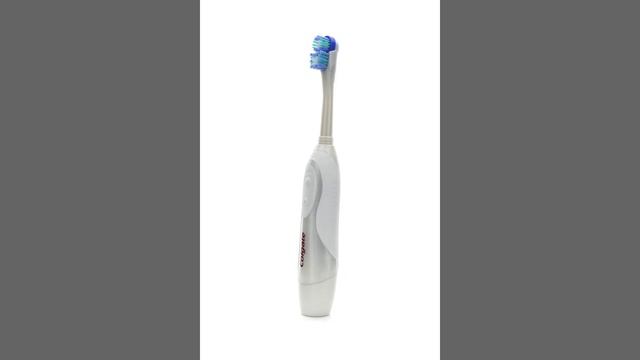 COLGATE 360 Optic White электрическая зубная щетка, питаемая от батарей, средней жесткости синяя смотреть онлайн