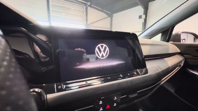 Présentation d’une Volkswagen Golf 8 GTE de 245 chevaux! смотреть онлайн
