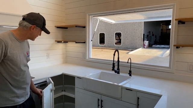 36'x10' "Not so tiny" Tiny Home on Wheels #IRTHome29 смотреть онлайн
