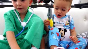 BAD KIDS & GIANT SPIDER Johny Johny Yes Papa Nursery Rhymes Song  & Learn Colors for Children