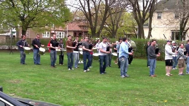 City of Chicago Pipe Band discusses tuning and metronomes смотреть онлайн