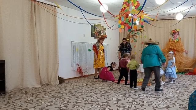 Осенний утренник в Средней группе. смотреть онлайн