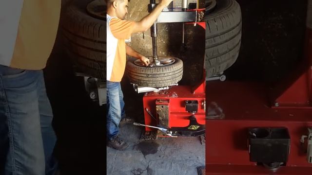 ??borracharia carrão desmotagem de pneu 225 55 18 pra vulcanizar. .. смотреть онлайн