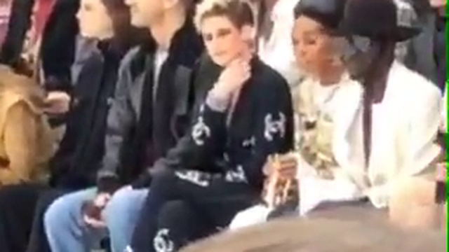 Кристен на показе коллекции Chanel Fall Winter смотреть онлайн