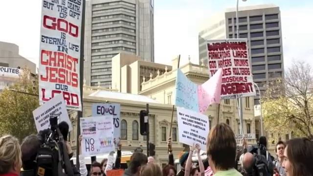 В Австралийских храмах отвергают однополые браки смотреть онлайн
