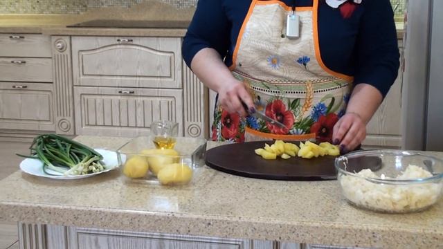 Салат с кислой капустой. Простой и быстрый в приготовлении салат. Квашеная капуста и картофель. смотреть онлайн