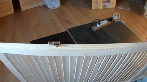 Встроенный шкаф с жалюзийными дверцами из дерева своими руками