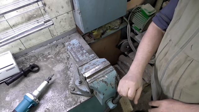 Прямая шлифмашина - Макита GD0800C смотреть онлайн