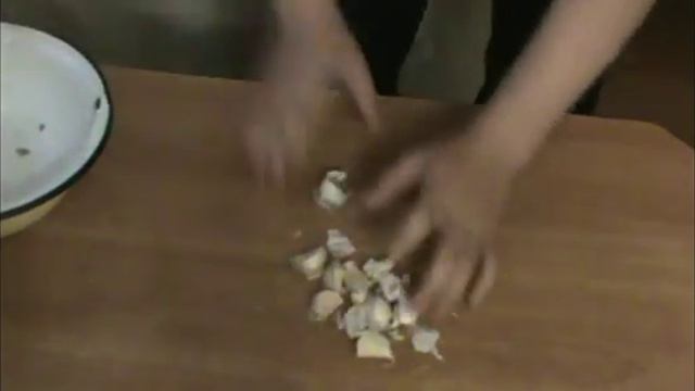 Как быстро почистить чеснок - быстро и просто. смотреть онлайн