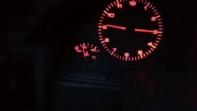 Работа мотора и замер давления масла в ДВС 1.9 D Audi80 B3 смотреть онлайн