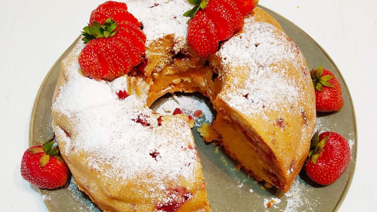 Рецепт КЛУБНИЧНОГО ПИРОГА с добавлением белого ШОКОЛАДА. Клубничный запах в доме. Время Клубники.mp4 смотреть онлайн