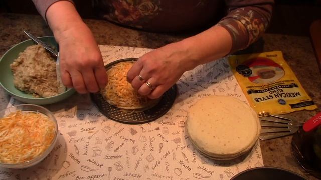 КУХНЯ МЕКСИКИ.Лепешки с Фаршем и Сыром Запеченные в Духовке.Это ОЧЕНЬ Вкусно. смотреть онлайн