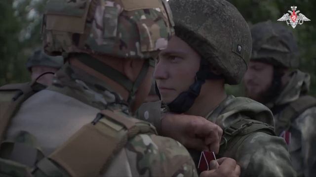 Кадры награждения военнослужащих 1429-го полка смотреть онлайн