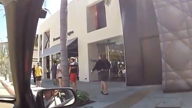 США, Лос Анджелес Экскурсия по Родео Драйв 480p смотреть онлайн