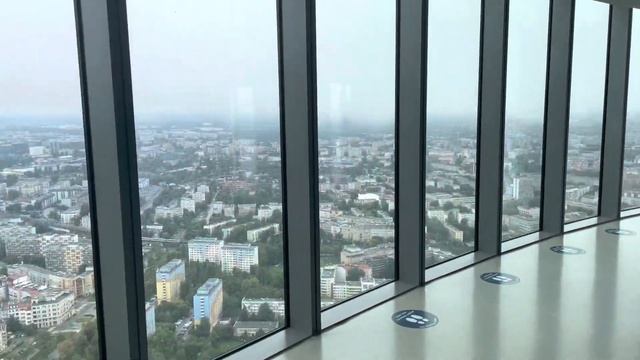Посетили Небесную башню Sky Tower во Вроцлаве. смотреть онлайн