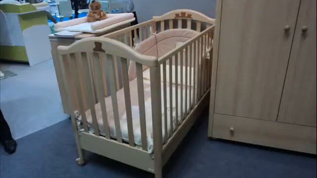 Красивые кроватки на выставке МИР ДЕТСТВА 2012