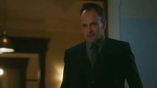 Sherlock hugs Joan | Elementary смотреть онлайн